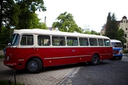 Historické autobusy BusLine svezly stovky účastníků Muzejní noci