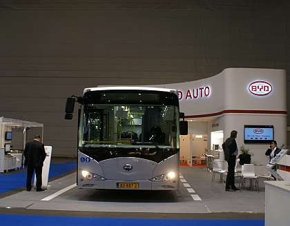 Elektrobus BYD začíná testovací provoz na hlavní lince ve Varšavě