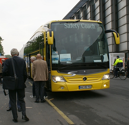 Mercedes-Benz Travego Edition 1 Safety Coach se krátce představil médiím v Praze