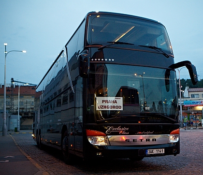 Nový speciál Setra S 431 DT Nobless Line při večerním odjezdu z Florence