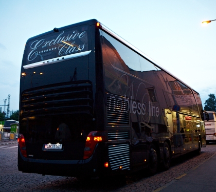 Nový speciál Setra S 431 DT Nobless Line při večerním odjezdu z Florence