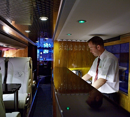 Nový speciál Setra S 431 DT Nobless Line při večerním odjezdu z Florence