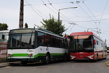 Česko-maďarský trolejbus má za sebou první zkušební kilometry po vozovně