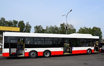 Dva tříosé patnáctimetrové autobusy Solaris Urbino 15 LE CNG přibyly