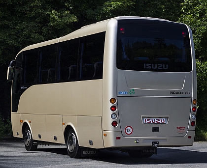 Malokapacitní autobus ISUZU Novo Ultra s faceliftem 2013