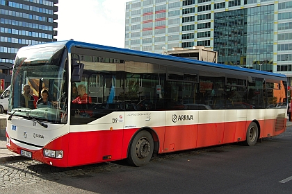 Pět nových autobusů Iveco Crossway 12 LE v barvách PID nasadila Arriva Praha