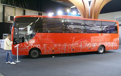 BUSWORLD 2013: Malokapacitní Volgabus Ritmiks - konečně doopravdy,