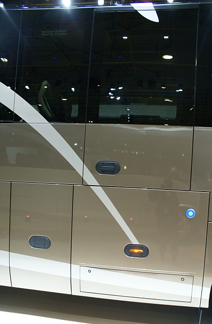 BUSWORLD 2013: IVECO BUS - Magelys Pro ve speciální  výbavě detailně. 