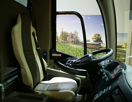 BUSWORLD 2013: IVECO BUS - Magelys Pro ve speciální výbavě detailně.