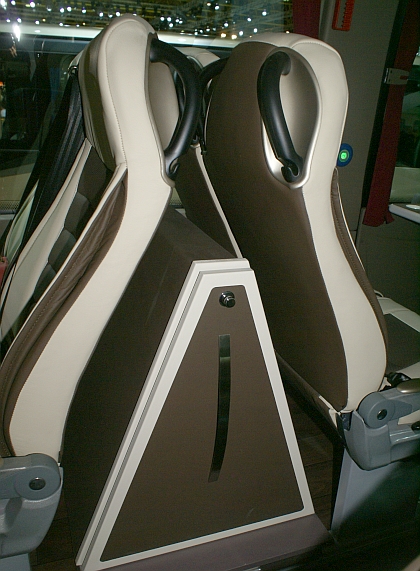 BUSWORLD 2013: IVECO BUS - Magelys Pro ve speciální výbavě detailně.