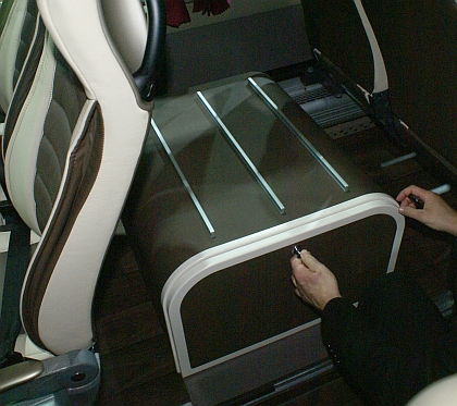 BUSWORLD 2013: IVECO BUS - Magelys Pro ve speciální výbavě detailně.