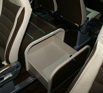BUSWORLD 2013: IVECO BUS - Magelys Pro ve speciální výbavě detailně.