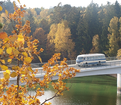 Škoda 706 RTO z Bdeněvsi na podzimních záběrech