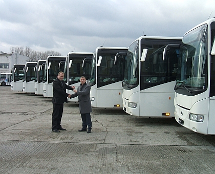 Osm nových patnáctimetrových  autobusů Arway převzal dopravce ČSAD Kyjov