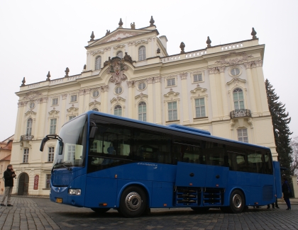 Slavnostní předávání autobusu Crossway pro Hradní stráž 13.12.2013