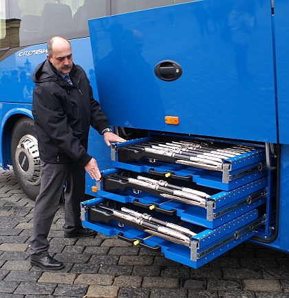 Slavnostní předávání autobusu Crossway pro Hradní stráž 13.12.2013