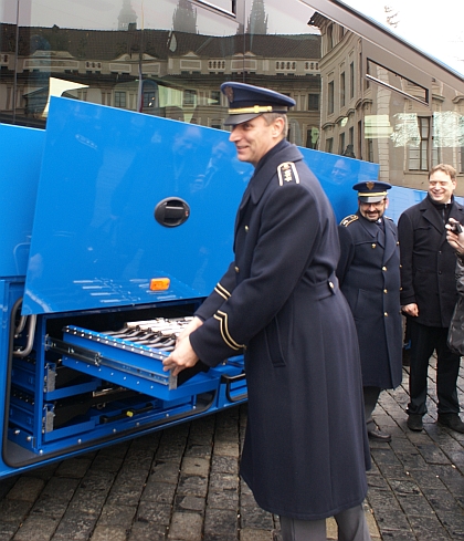 Slavnostní předávání autobusu Crossway pro Hradní stráž 13.12.2013