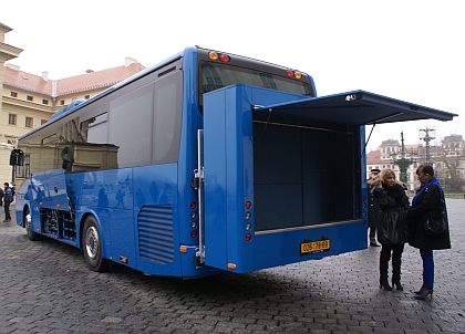 Slavnostní předávání autobusu Crossway pro Hradní stráž 13.12.2013