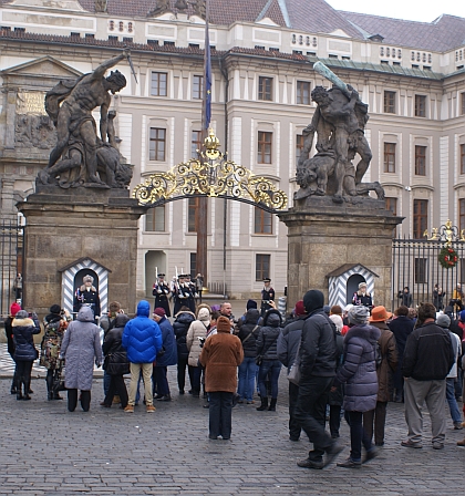 Slavnostní předávání autobusu Crossway pro Hradní stráž 13.12.2013