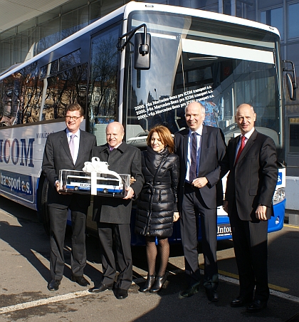 Slavnostní předání 2000. vozidla Mercedes-Benz do vozového parku ICOM transport 