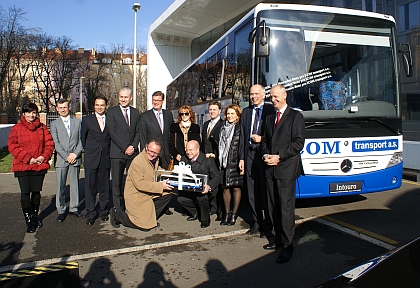 Slavnostní předání 2000. vozidla Mercedes-Benz do vozového parku ICOM transport 