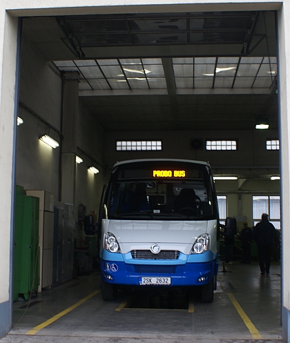 Z předání deseti nových autobusů 19.2.2014 dopravci Probo Bus 