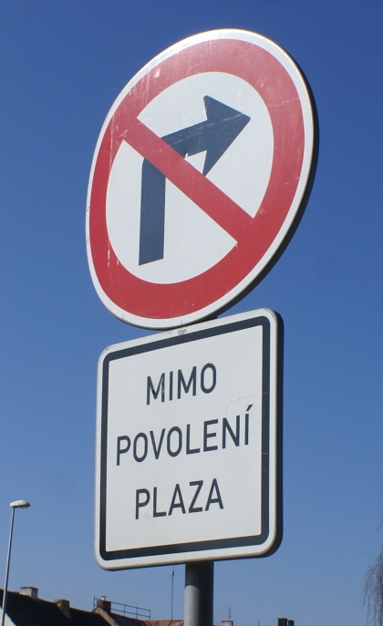 Přemluvíte-li plaza, který dává povolení, můžete odbočit