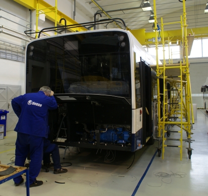 Nová 'Bologna' na lince v hale Škoda Electric. První trolejbus pro Burgas.