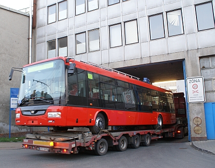 Závoz trolejbusové karosérie SOR s variantou s dieselagregátem  pro Bratislavu