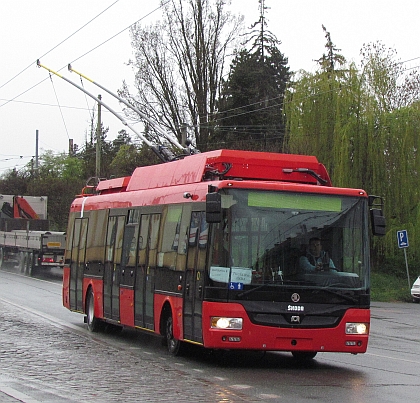 Z plzeňského polygonu: Trolejbus Škoda 30 Tr SOR vybavený dieselagregátem
