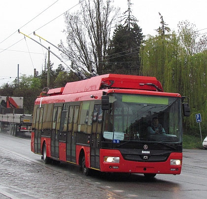 Z plzeňského polygonu: Trolejbus Škoda  30 Tr SOR vybavený  dieselagregátem