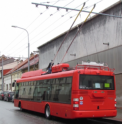 Z plzeňského polygonu: Trolejbus Škoda  30 Tr SOR vybavený  dieselagregátem