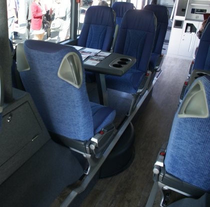 Devět patrových autokarů Setra S 431 DT v designu DB nasadí Student Agency