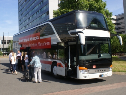 Devět patrových autokarů Setra S 431 DT v designu DB nasadí Student Agency 