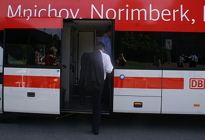 Devět patrových autokarů Setra S 431 DT v designu DB nasadí Student Agency