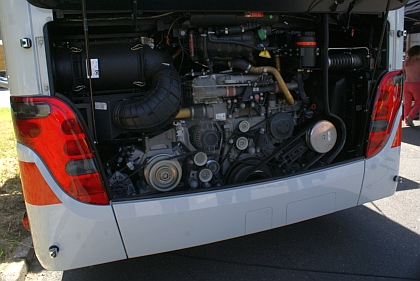 Devět patrových autokarů Setra S 431 DT v designu DB nasadí Student Agency