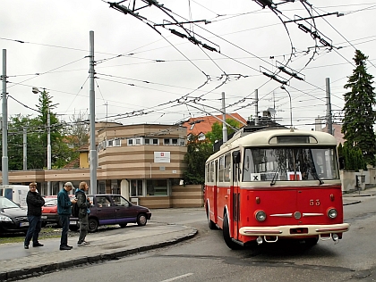 Bratislava 17.5.2014: Historické autobusy, trolejbus a tramvaje 