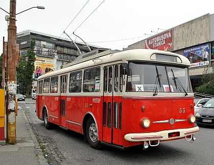 Bratislava 17.5.2014: Historické autobusy, trolejbus a tramvaje 