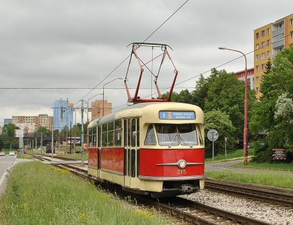 Bratislava 17.5.2014: Historické autobusy, trolejbus a tramvaje 