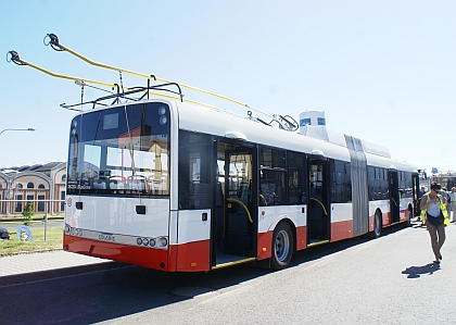 Trolejbus Škoda 27 Tr Solaris se střední hnací nápravou pro Ústí nad Labem