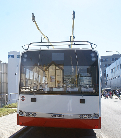 Trolejbus Škoda 27 Tr Solaris se střední hnací nápravou pro Ústí nad Labem