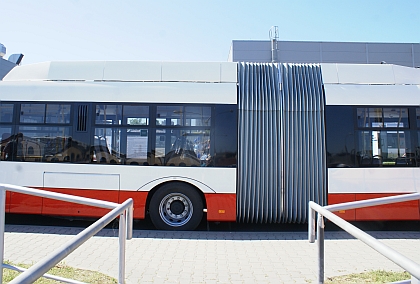 Trolejbus Škoda 27 Tr Solaris se střední hnací nápravou pro Ústí nad Labem