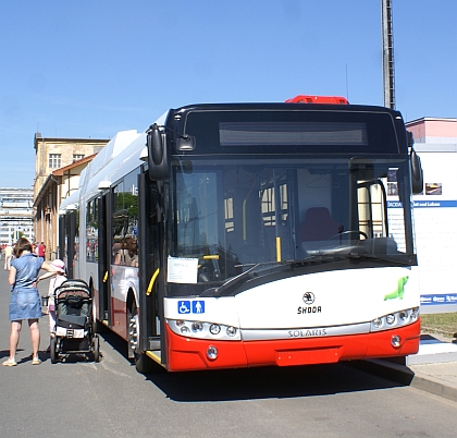 Trolejbus Škoda 27 Tr Solaris se střední hnací nápravou pro Ústí nad Labem