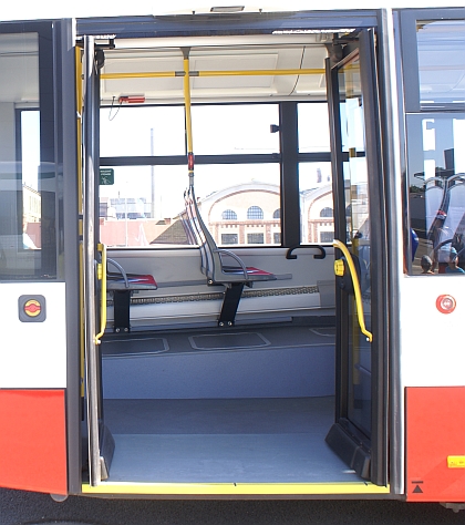 Trolejbus Škoda 27 Tr Solaris se střední hnací nápravou pro Ústí nad Labem