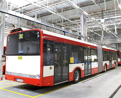Další červenobílý Solaris: Nové kloubové autobusy Urbino 18 EURO 6 PMDP 