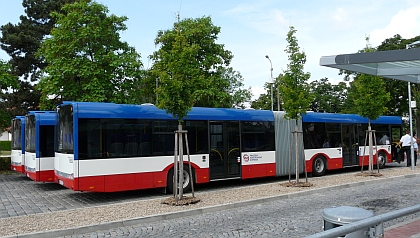 Noví jezevčíci u dopravce ČSAD Střední Čechy: Pět kloubových Solarisů Urbino 18