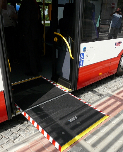 Noví jezevčíci u dopravce ČSAD Střední Čechy: Pět kloubových Solarisů Urbino 18