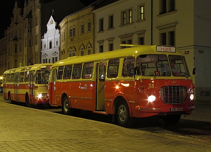 Ještě jednou z Plzně: Denní a noční snímky z jízd historických vozidel