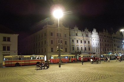 Ještě jednou z Plzně: Denní a noční snímky z jízd historických vozidel