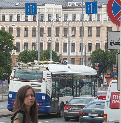 Dopravní pohlednice z Rigy: Trolejbusy, tramvaje, autobusy a autobusové nádraží